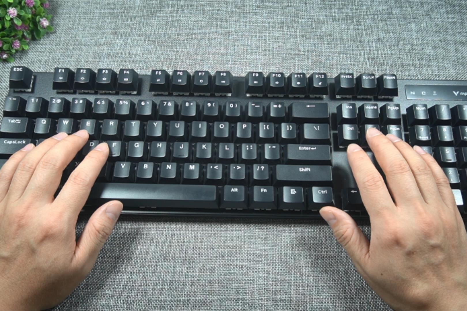 无线机械键盘使用感受，青轴优缺点都很明显，买它就因为这价格