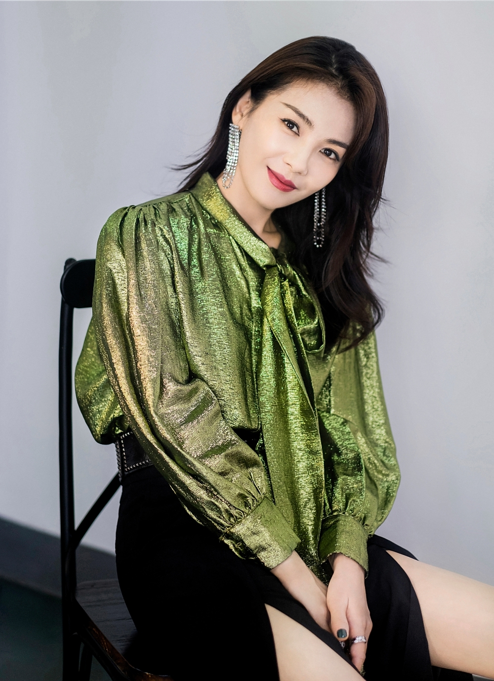 披荆斩棘的哥哥首公演上线见证人刘涛加盟酷飒出场氛围感十足