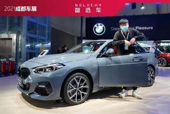 全系2.0T发动机，标配无边框车门，成都车展实拍宝马2系