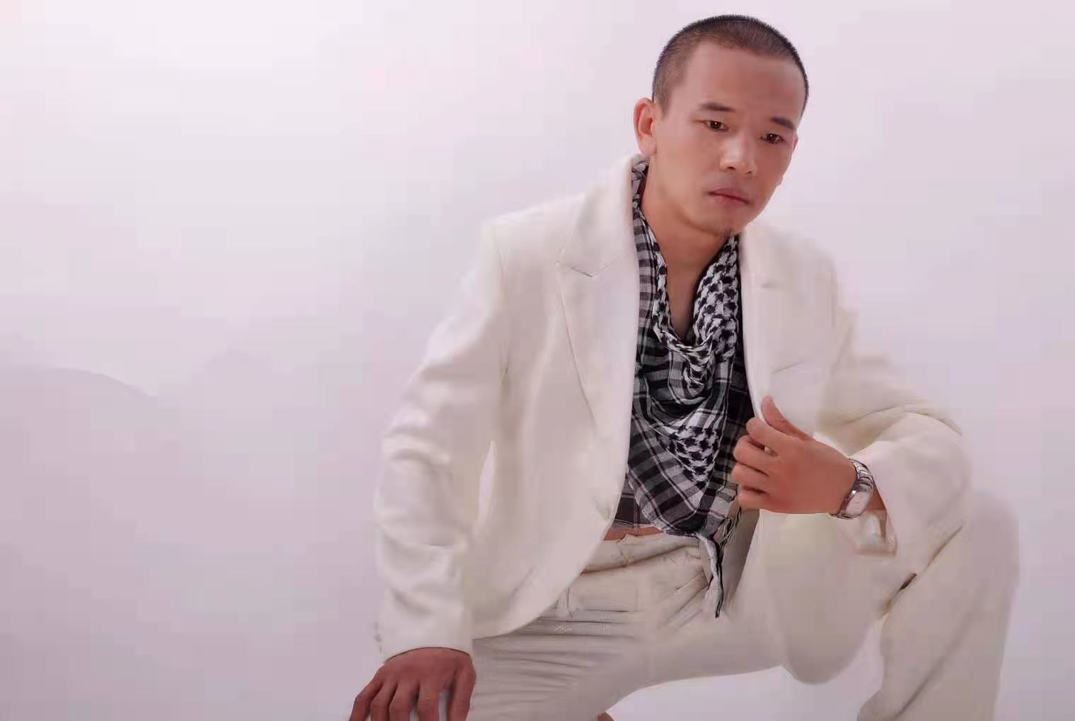 李怡飞,原名李文杰,濮阳籍导演,音乐人,曾担任李连杰早年御用替身