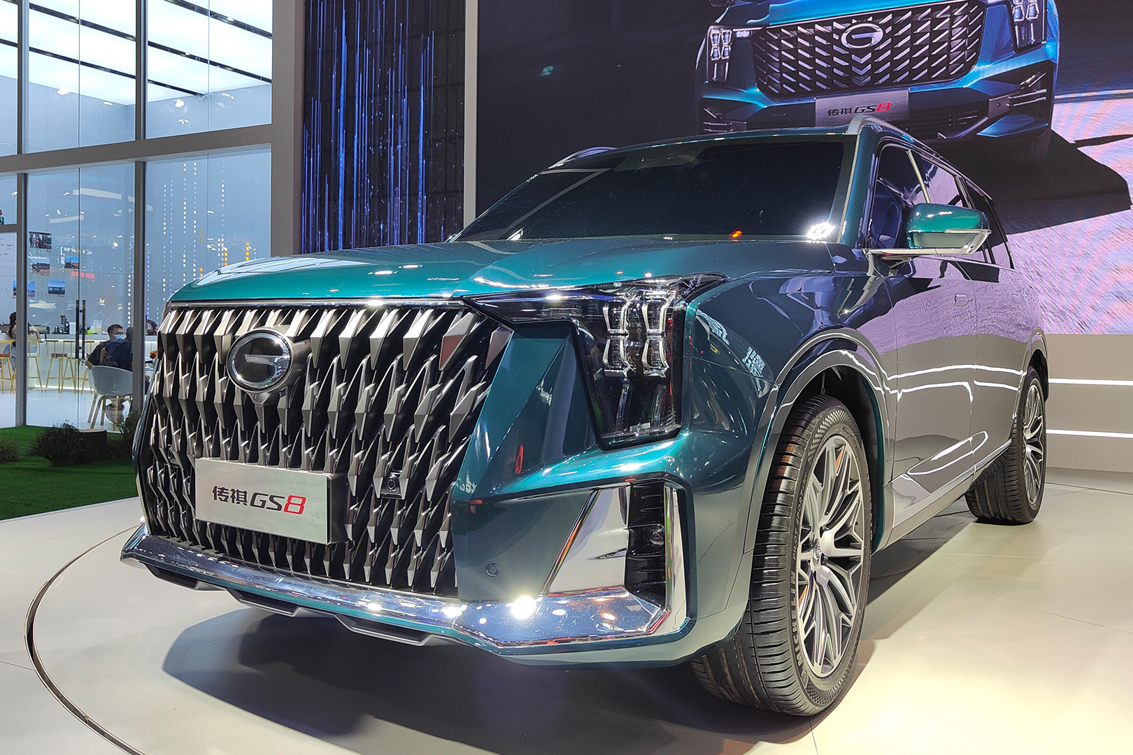 两分钟带你看懂成都车展上的广汽传祺gs8