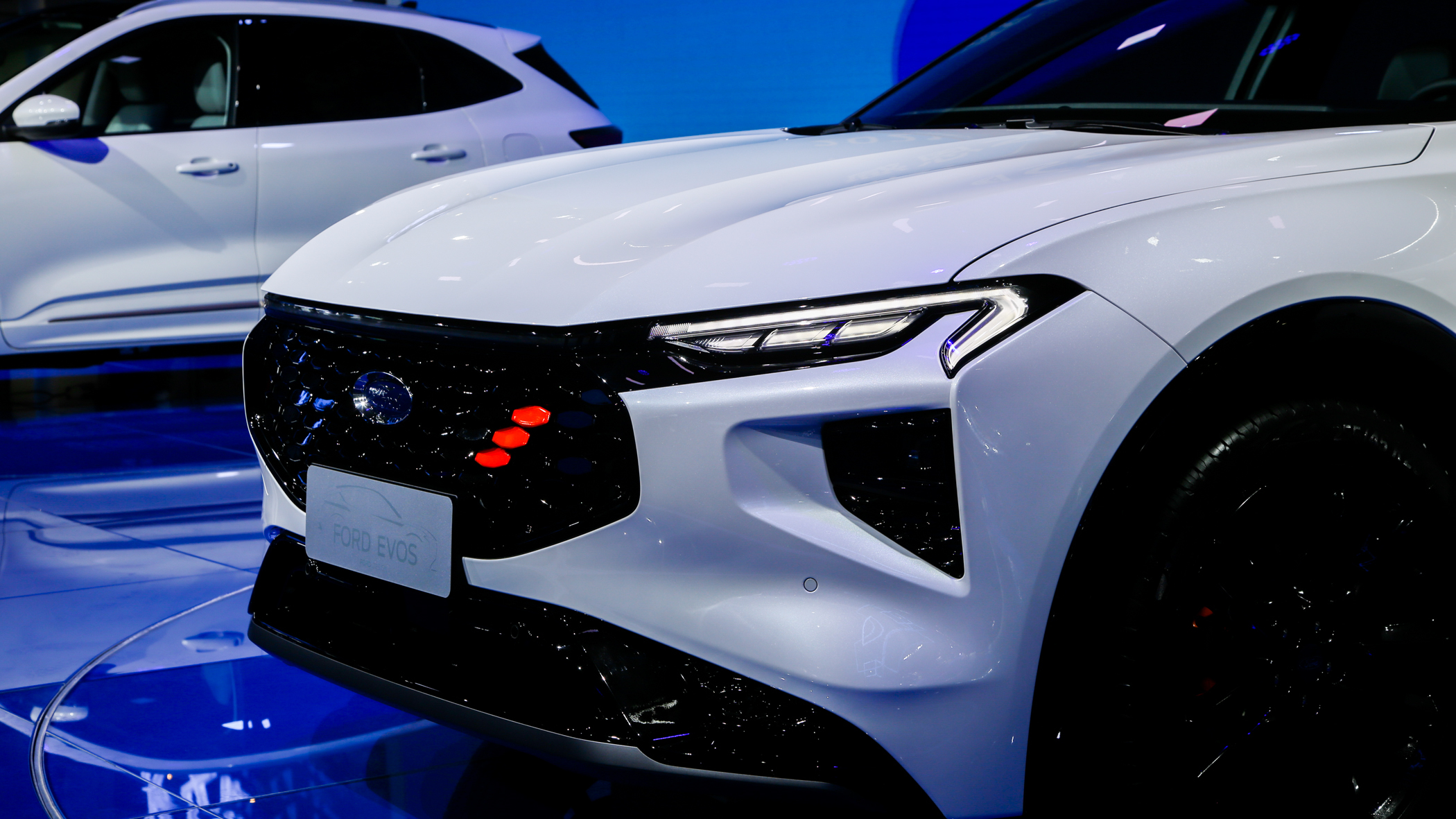 凡尔赛不再孤单 成都车展实拍福特evos__凤凰网