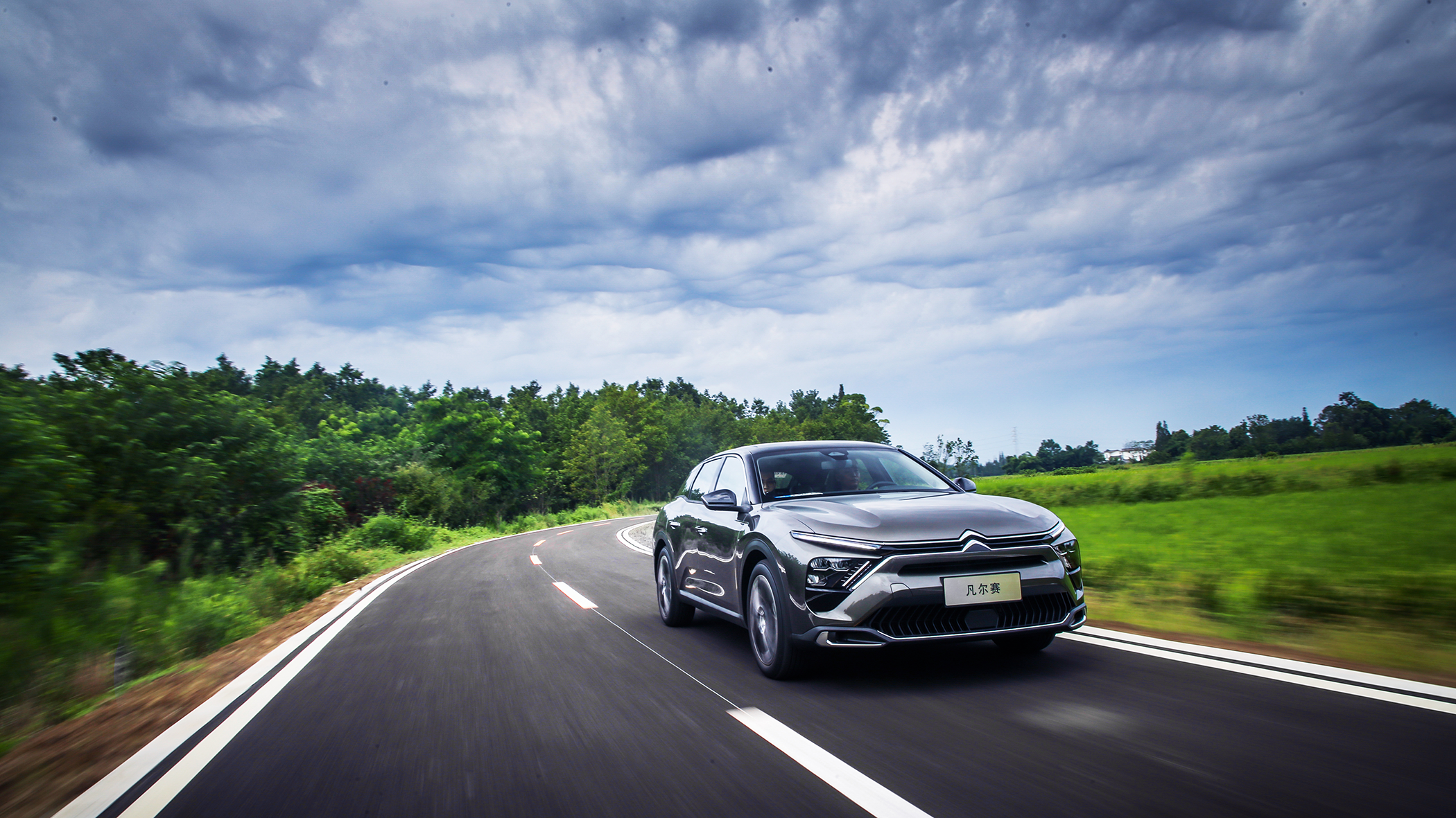 不止于轿车东风雪铁龙凡尔赛c5x亮相成都车展