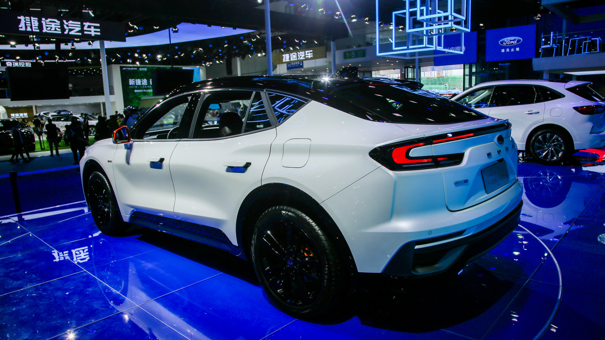 凡尔赛不再孤单 成都车展实拍福特evos__凤凰网