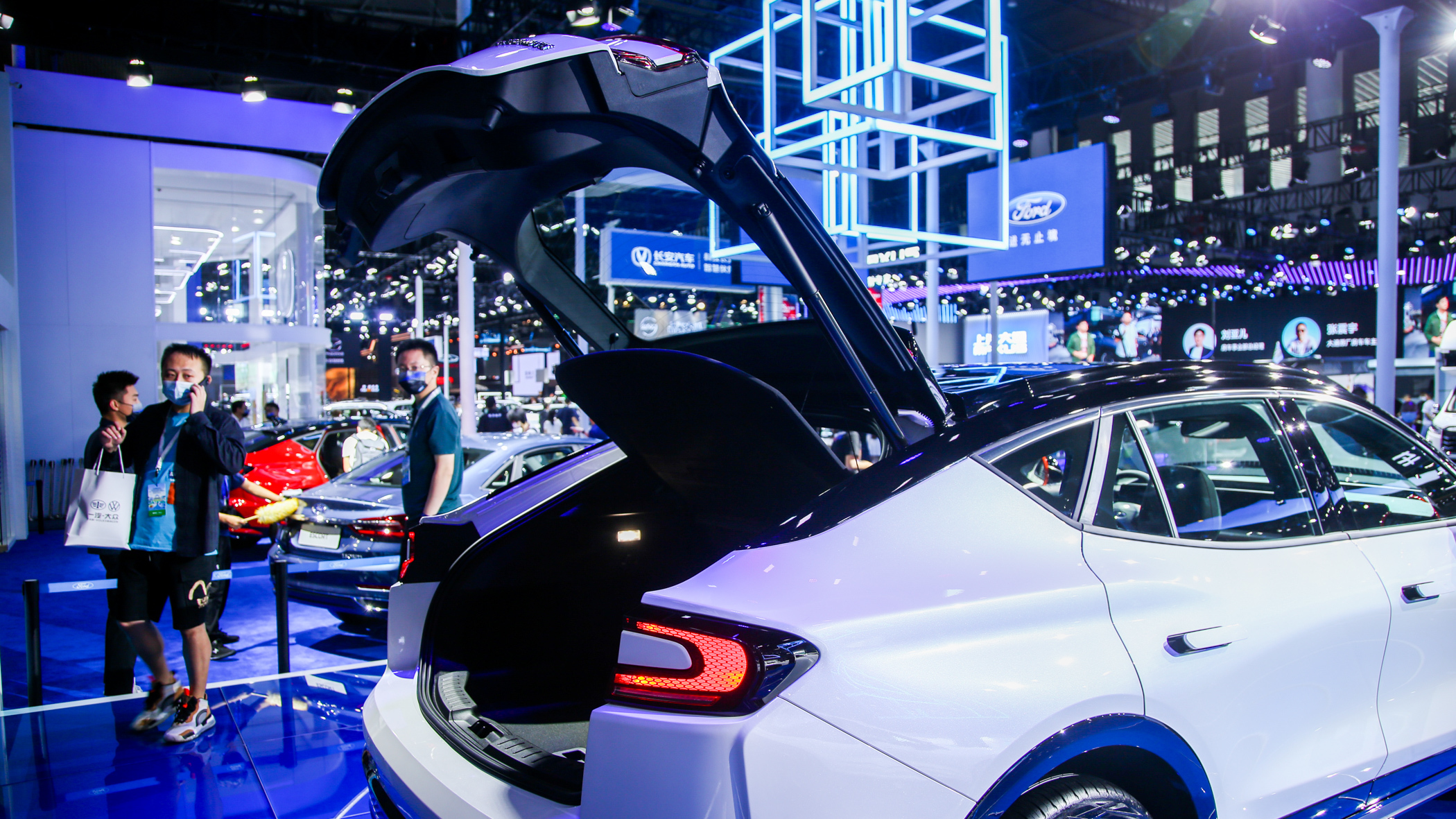 凡尔赛不再孤单 成都车展实拍福特evos