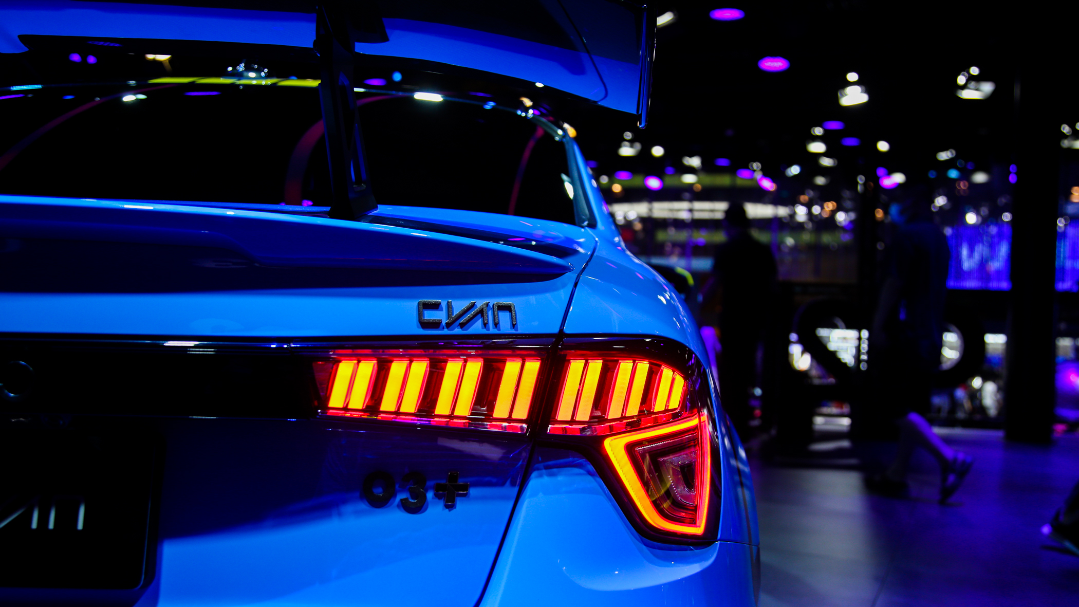 摄人心魄的一抹蓝 成都车展实拍领克03  cyan定制版__凤凰网