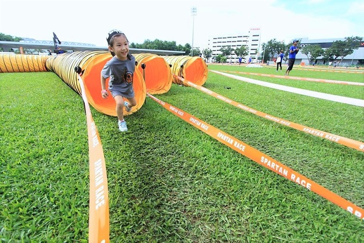 儿童障碍赛让沉迷游戏的孩子动起来