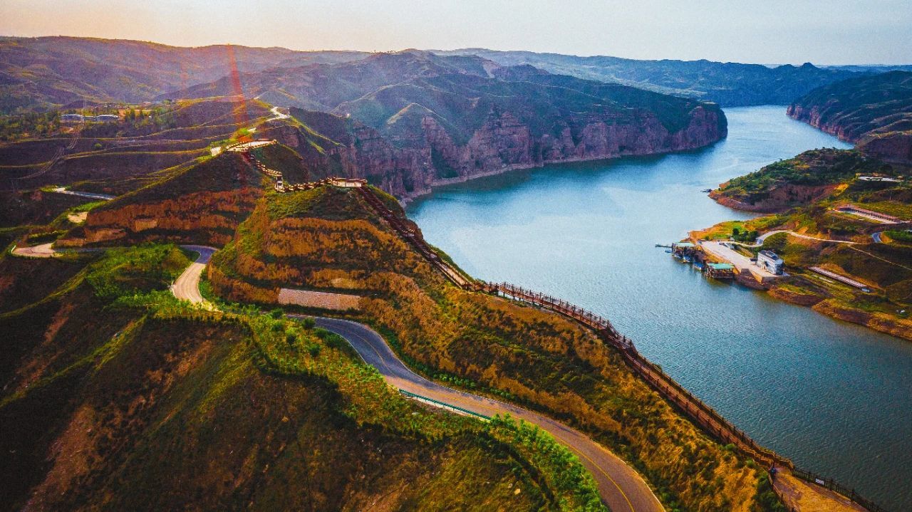 网红打卡地准格尔黄河大峡谷行天然太极湾赏自然水墨画