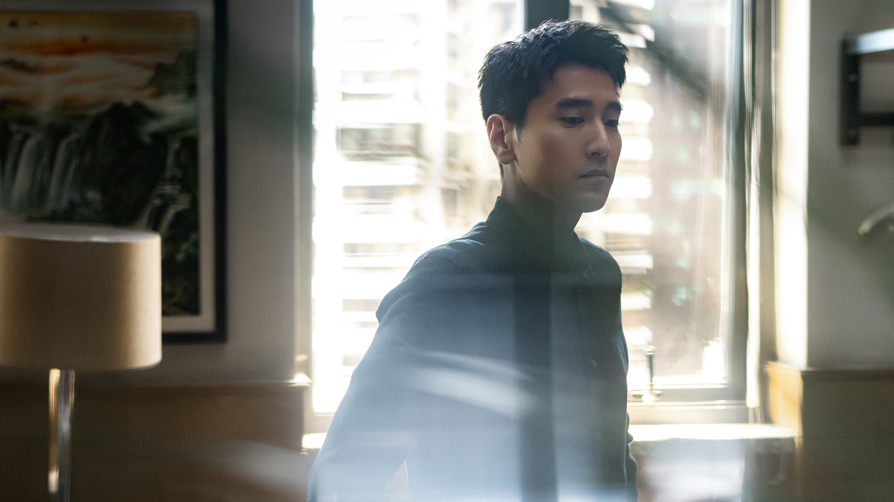 打开凤凰新闻,查看更多高清图片《理想之城》中,赵又廷饰演的职场精英