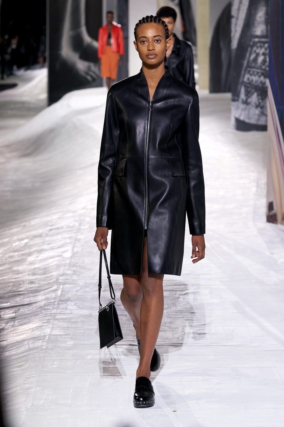 hermès 2021春夏系列,简洁且高级的剪裁,充分凸显爱马仕精湛的皮革