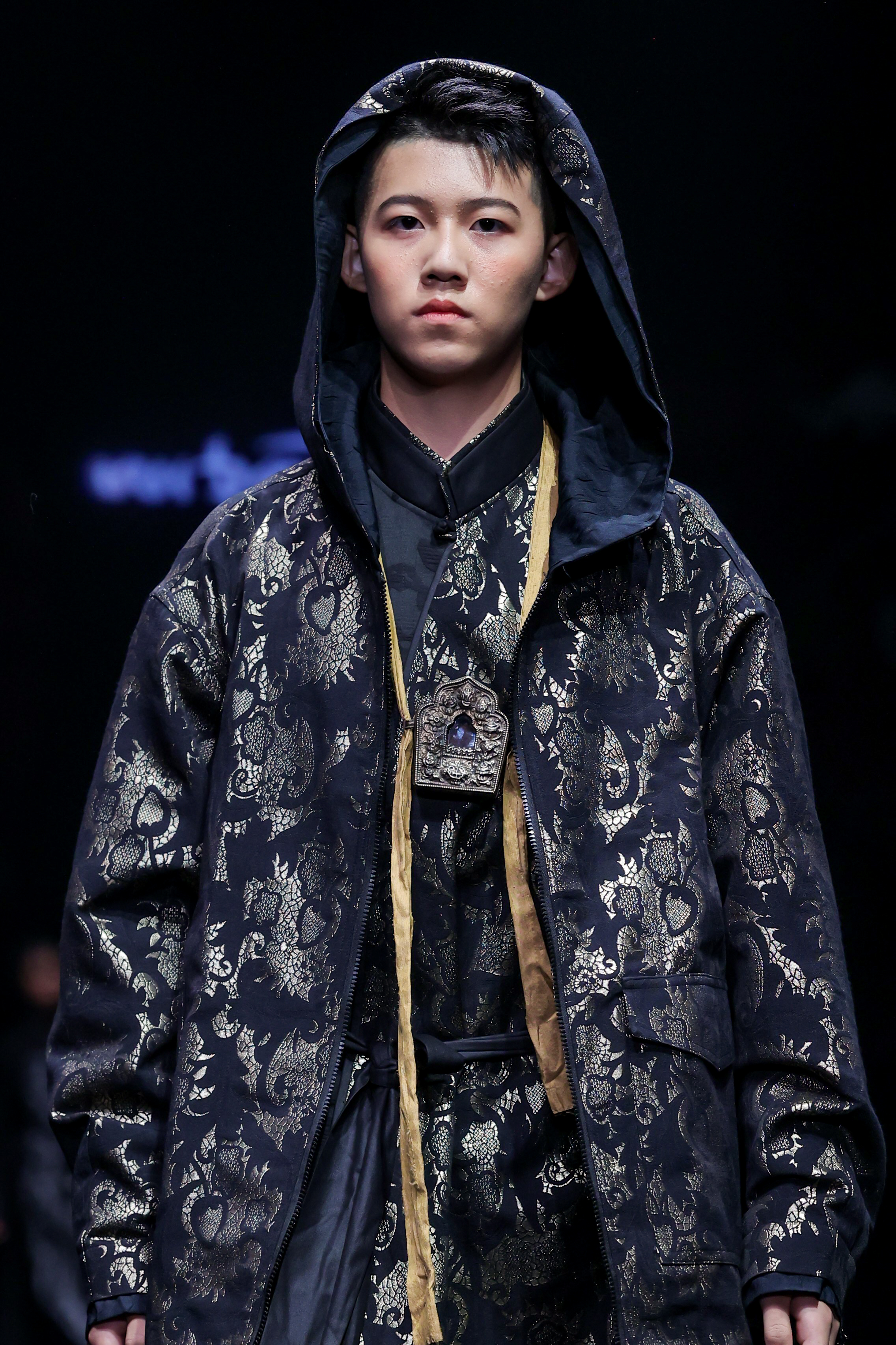 国潮设计新势力!阿佳娜姆民族风潮星童模秀惊艳中国时装周