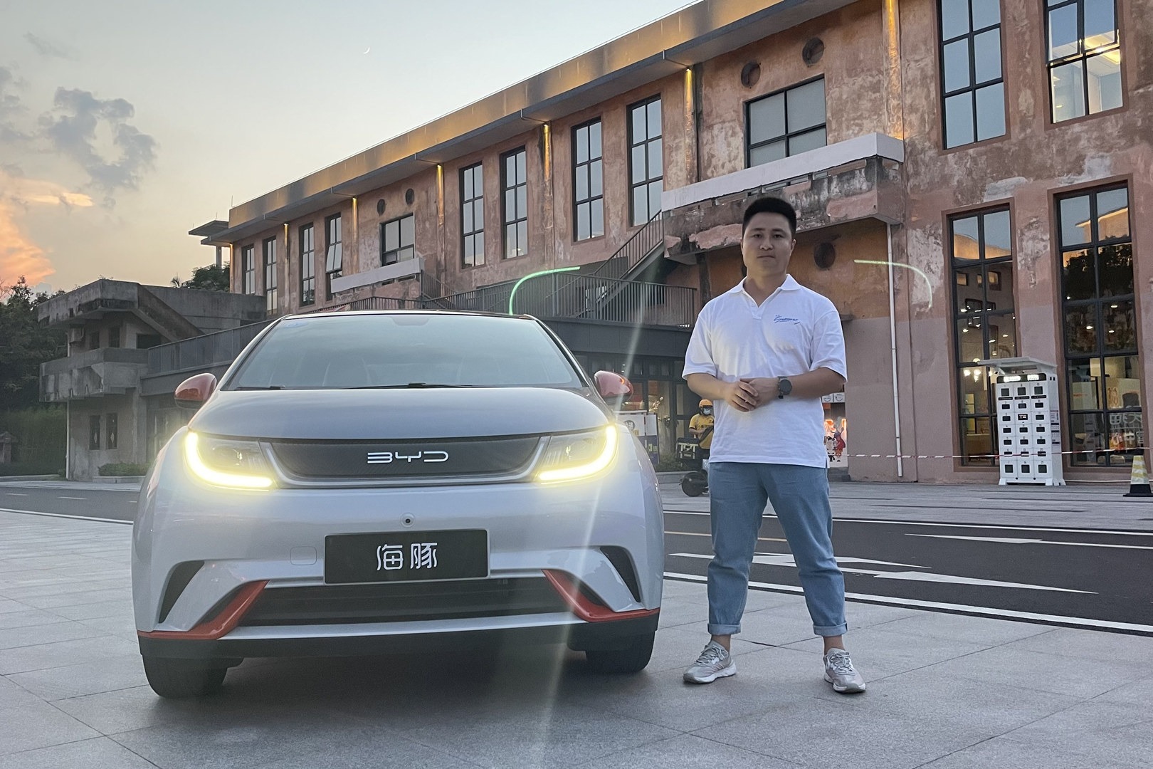 虽为新能源车型，但对标本田飞度，试驾比亚迪海豚！