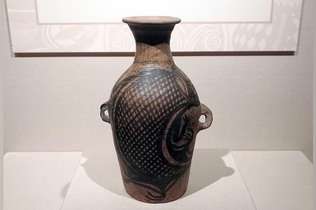 中国古代精美陶器之鲵鱼纹瓶