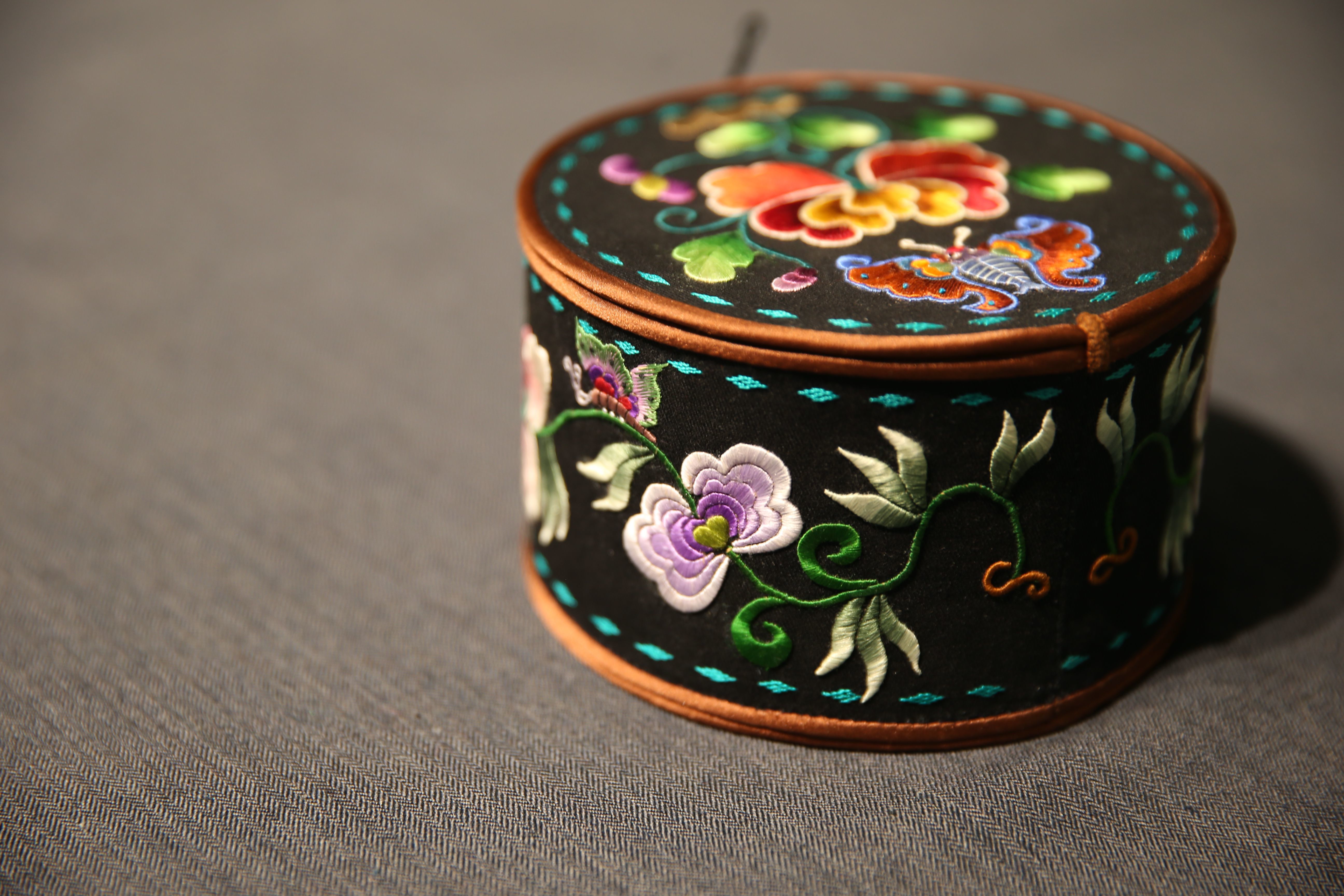 内蒙古刺绣礼物大赛作品展即将开展艳丽之绣抢先看