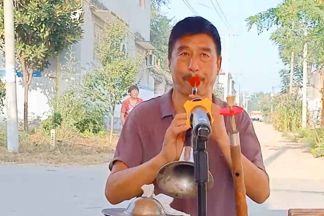 唢呐大神演奏豫剧《朝阳沟》上山,高手在民间,听着实在过瘾!