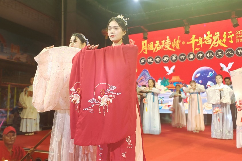 江西吉安：庐陵老街中秋拜月祈福