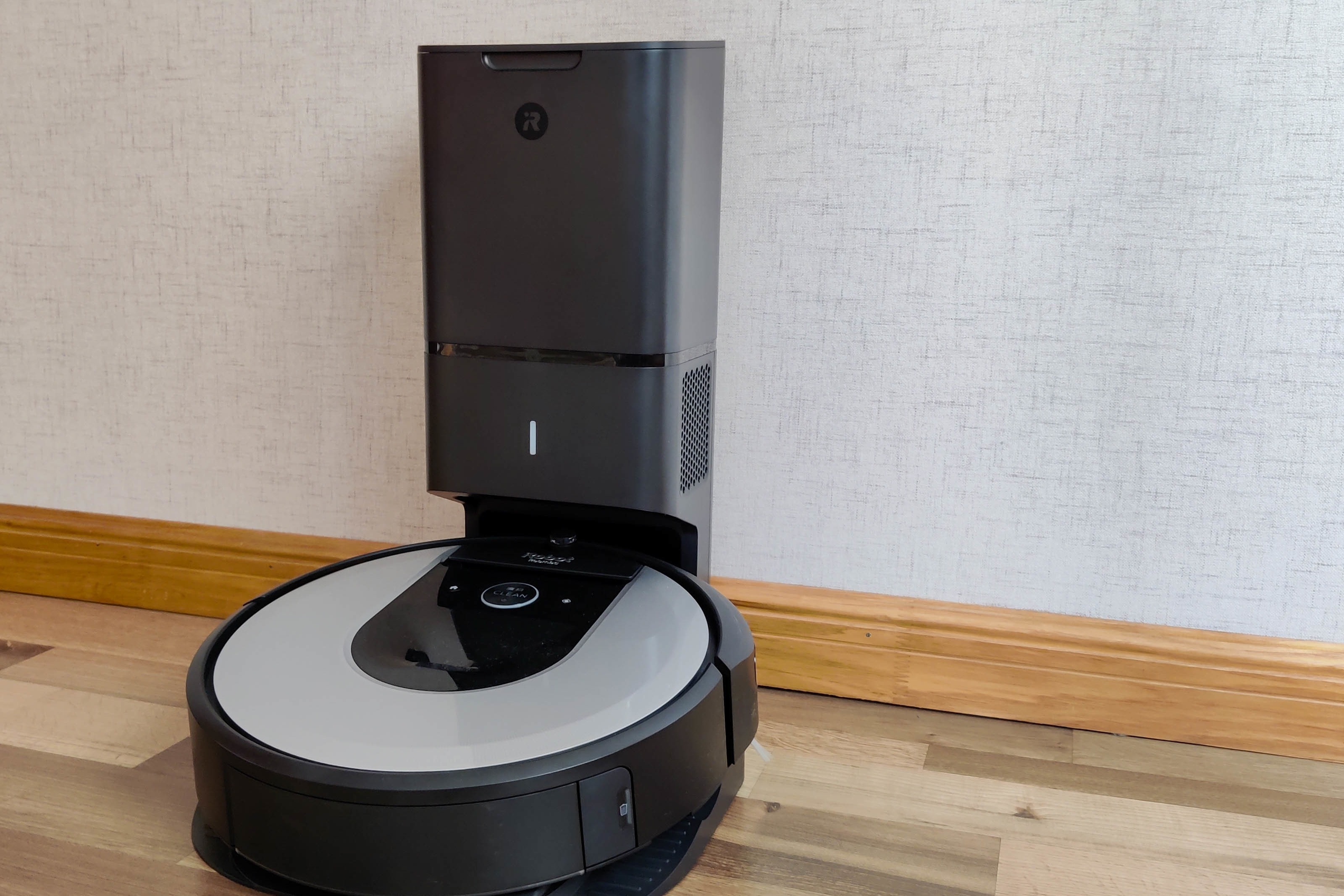 如何更换irobotroombai7扫地机器人电池