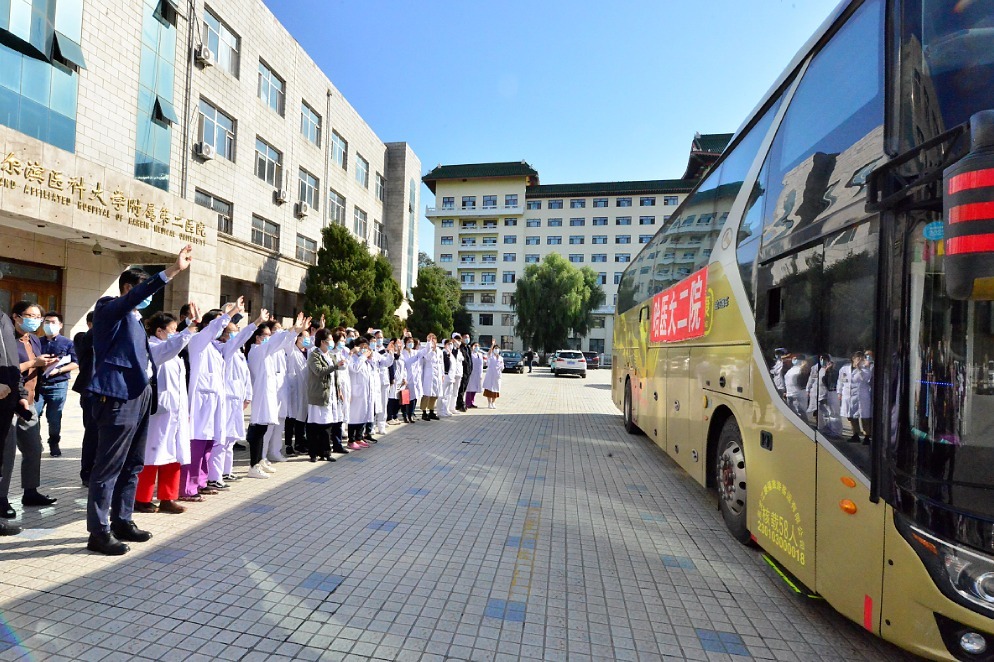 哈医大二院车载火眼实验室与紧急医学救援检验队驰援巴彦县