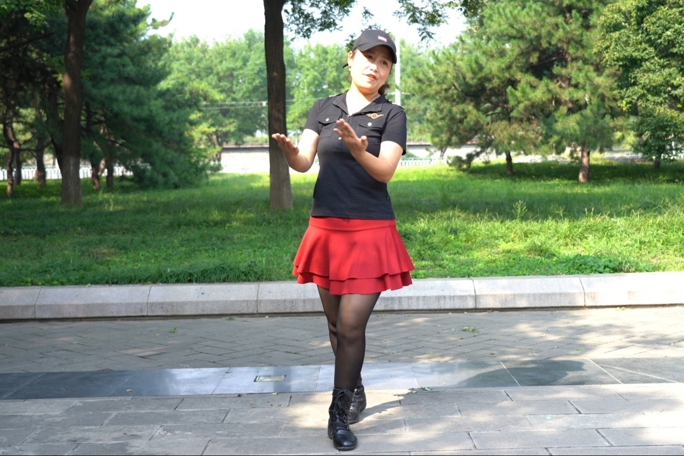 热歌DJ广场舞《想你的时候问月亮》冰冰老师独舞,歌醉舞美_凤凰网视频_凤凰网