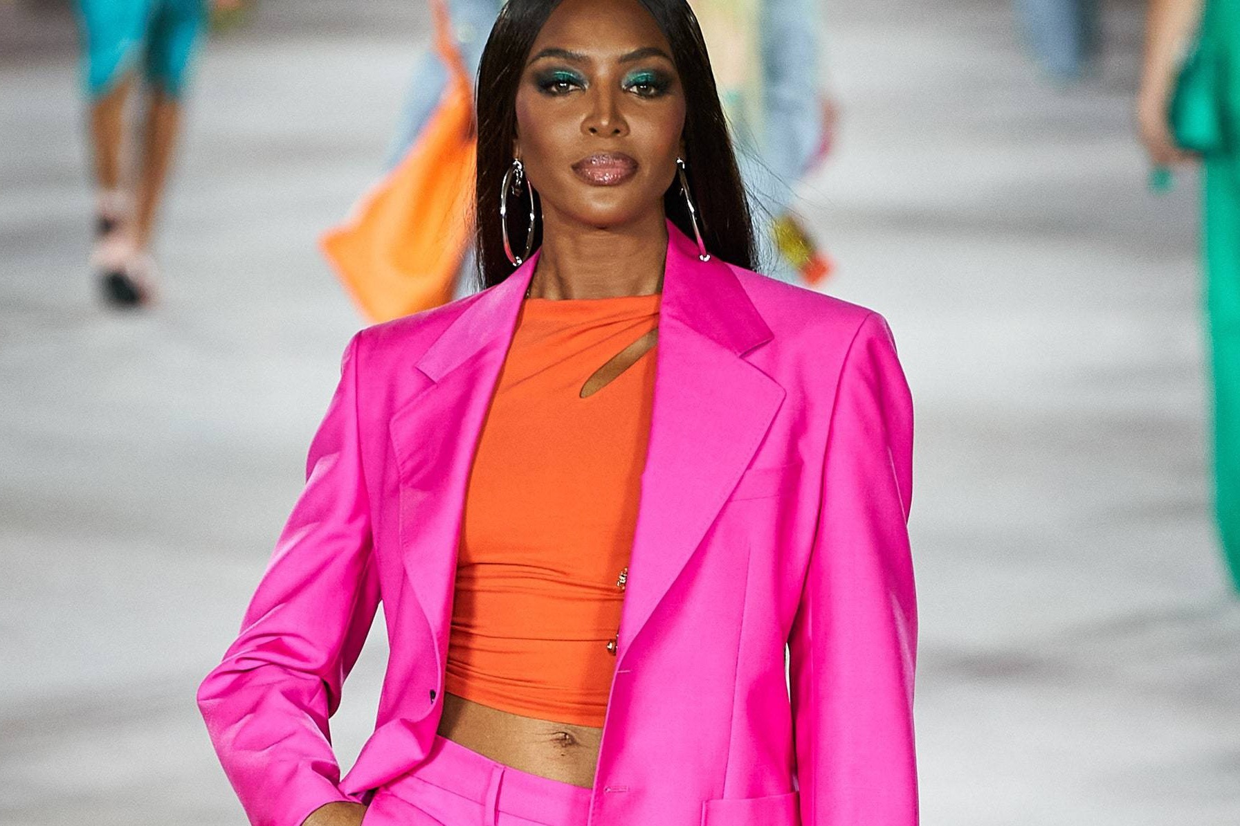 有颜色的性感：VERSACE2022春夏发布
