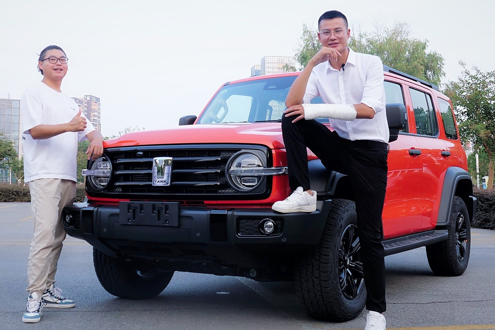 保值率比普拉多高！坦克300车主采访，等车多久？花了多少钱？