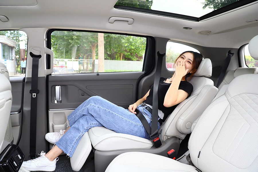 家用车也能如此尊贵 现代库斯途第二排电动座椅展示