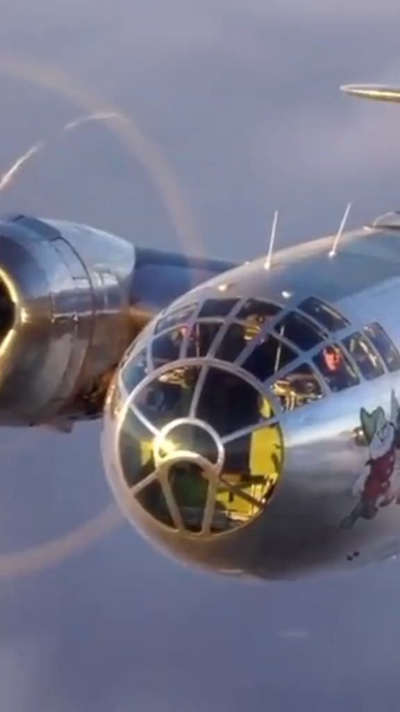 B-29轰炸机舱内显示，其实是动画视频