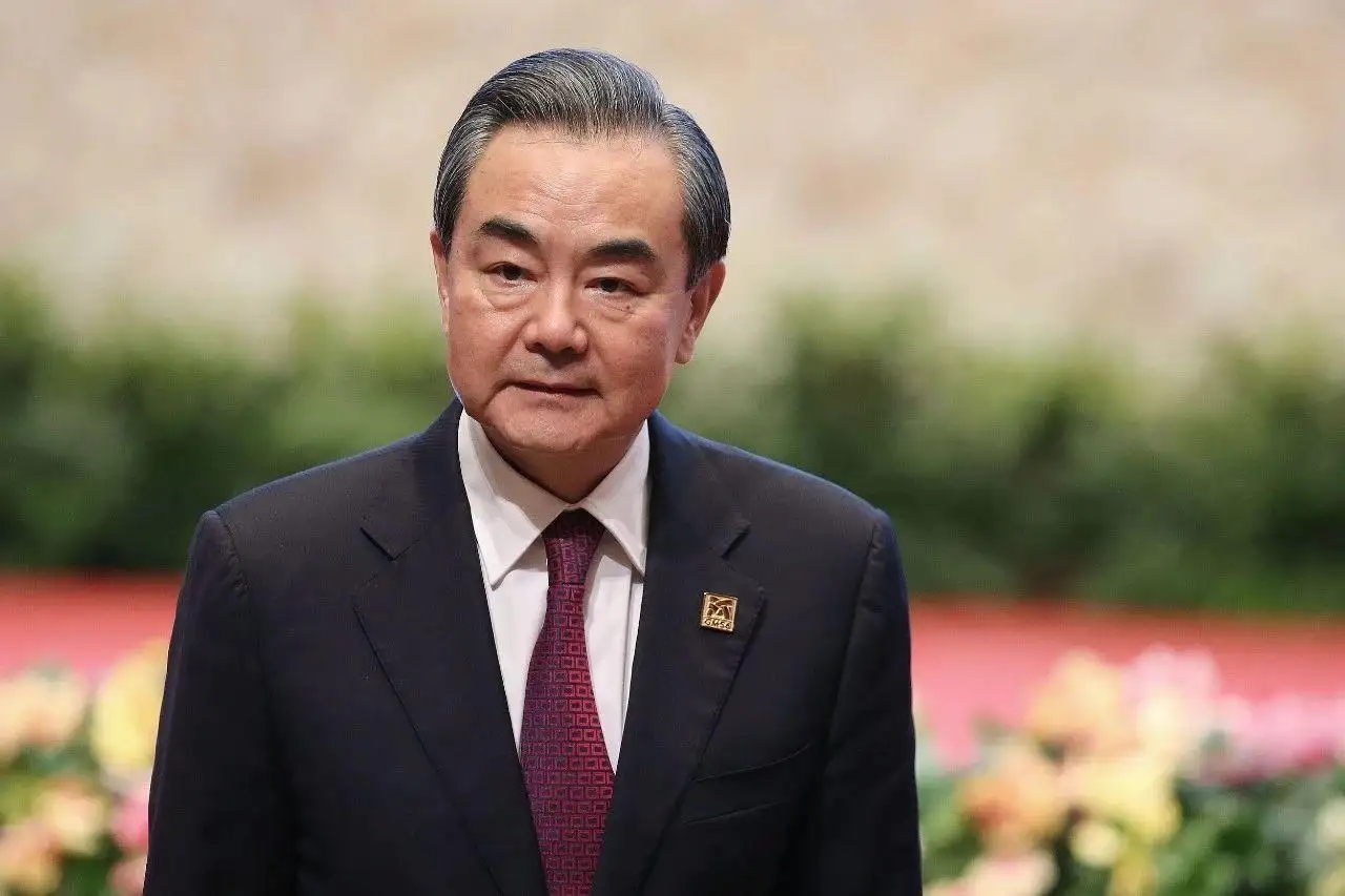 国务委员兼外长王毅就美方侵犯中国主权发表谈话 