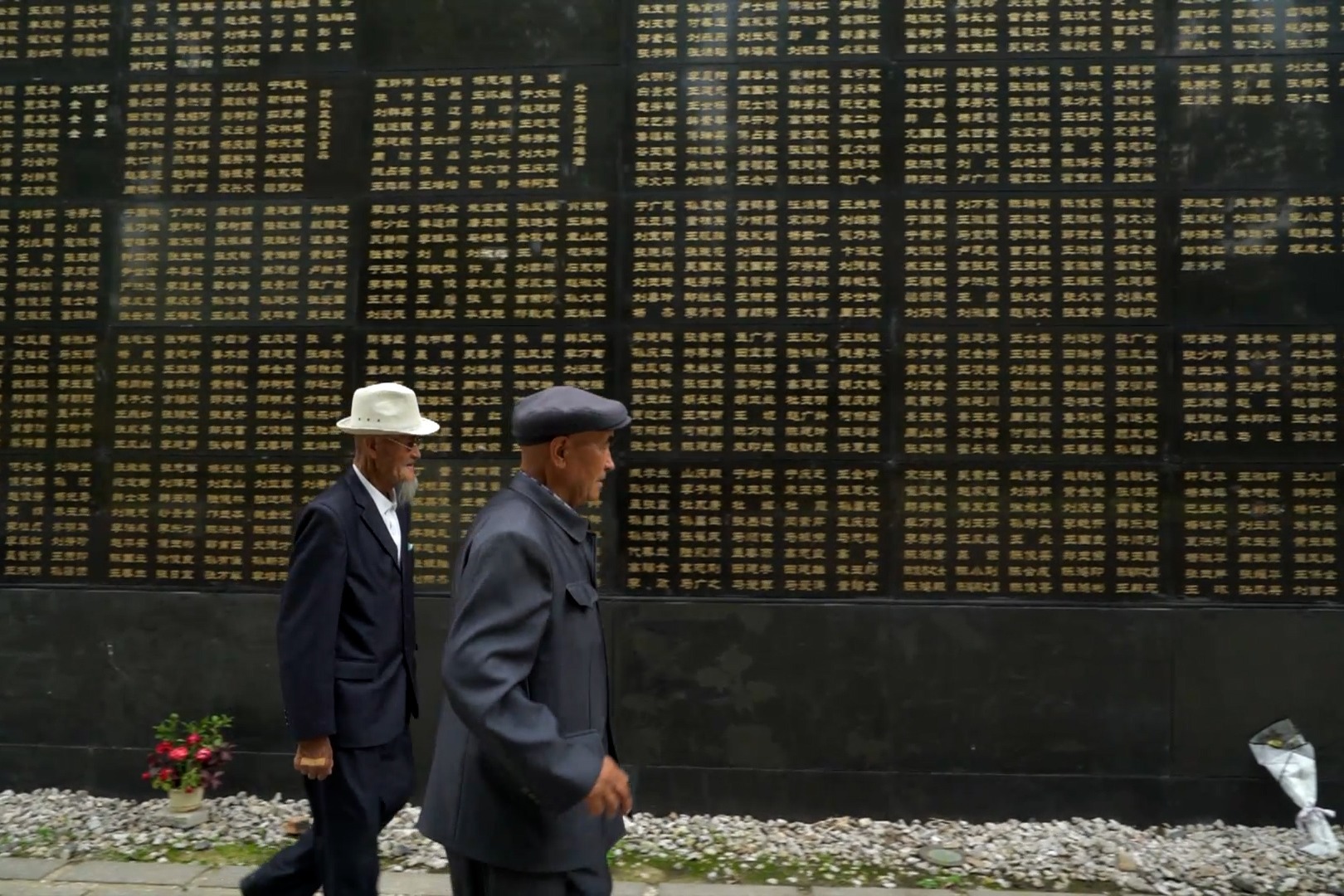 帮两位80岁新疆老人重返唐山后，我们揭开了尘封45年的动人往事