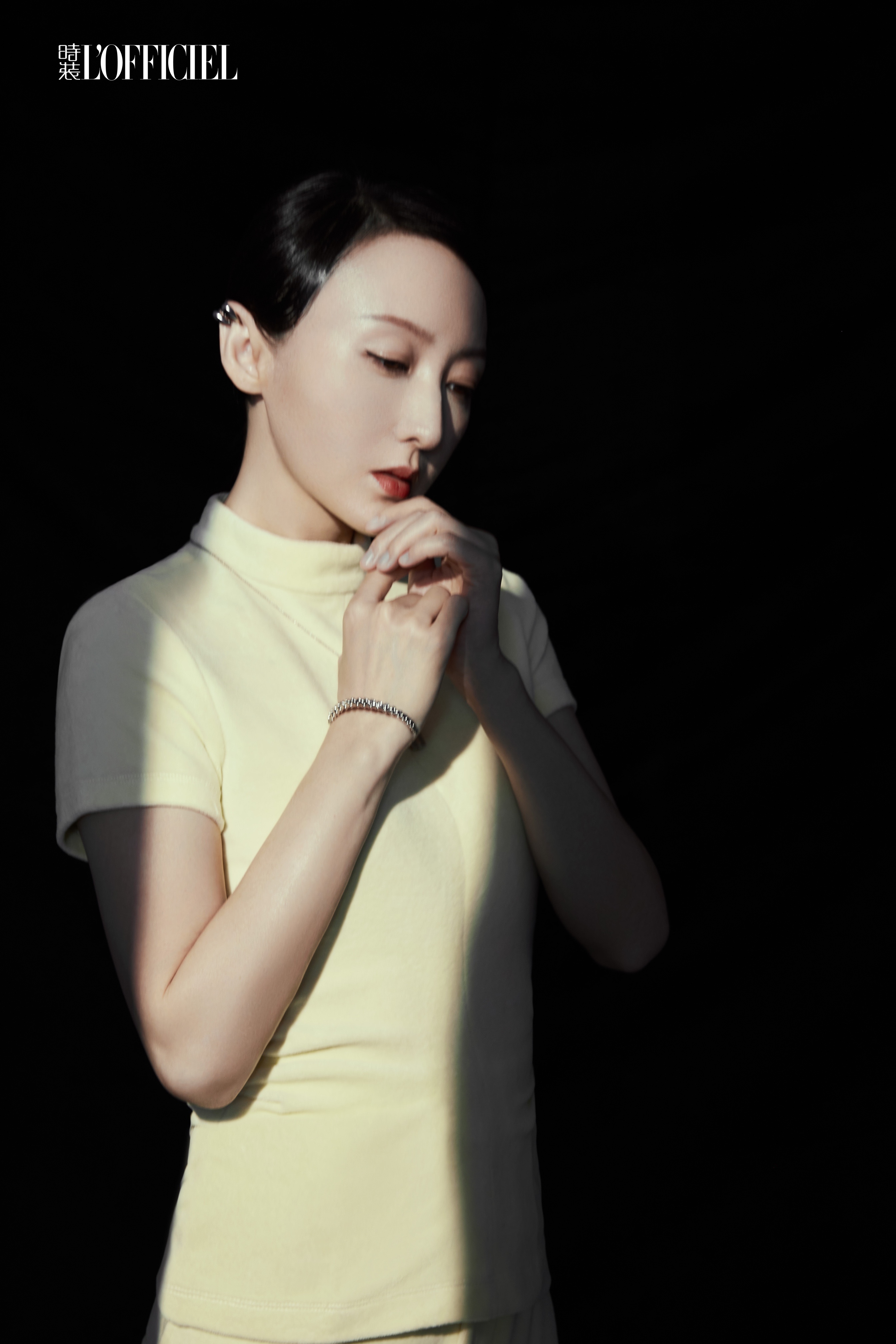 何雨晴新年《时装》大片曝光 优雅从容尽显女性力量_凤凰网娱乐_凤凰