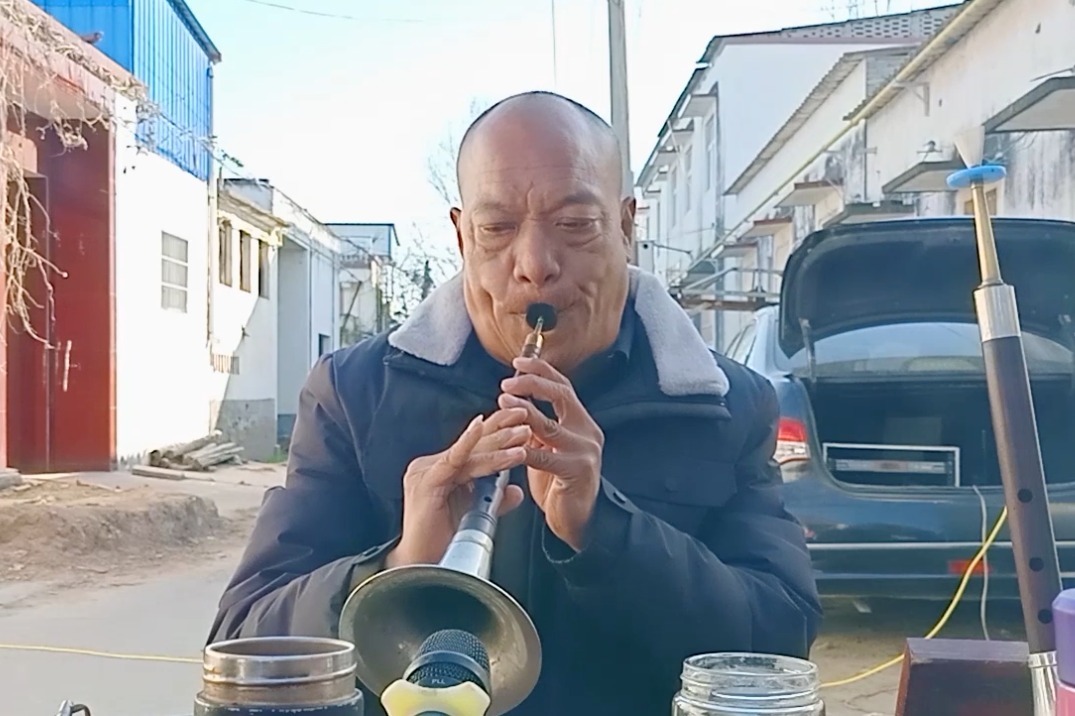 唢呐大咖演奏豫剧《下陈州》张桂英在荒郊珠泪滚滚,催人泪下!