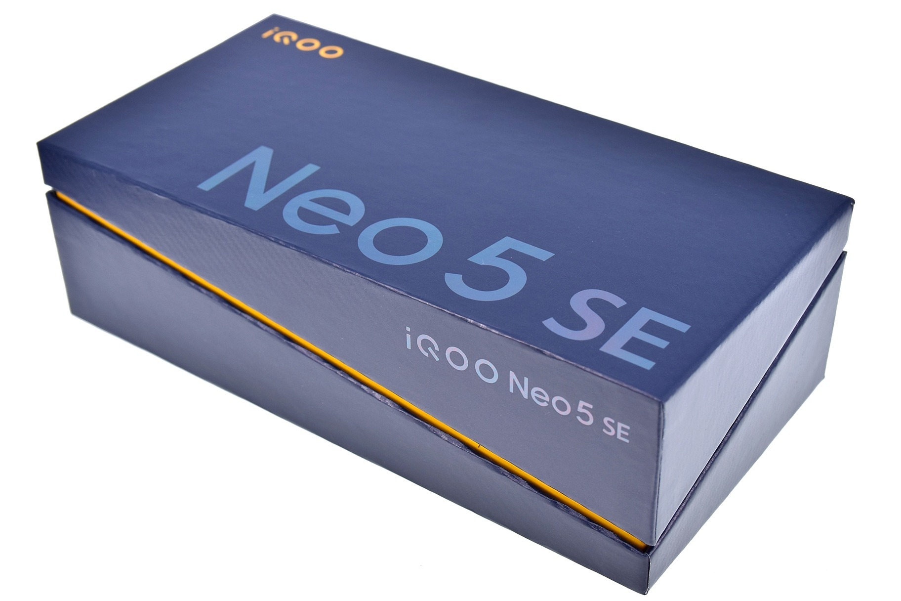 全面均衡的LCD屏新机 iQOO Neo5 SE优科技开箱体验