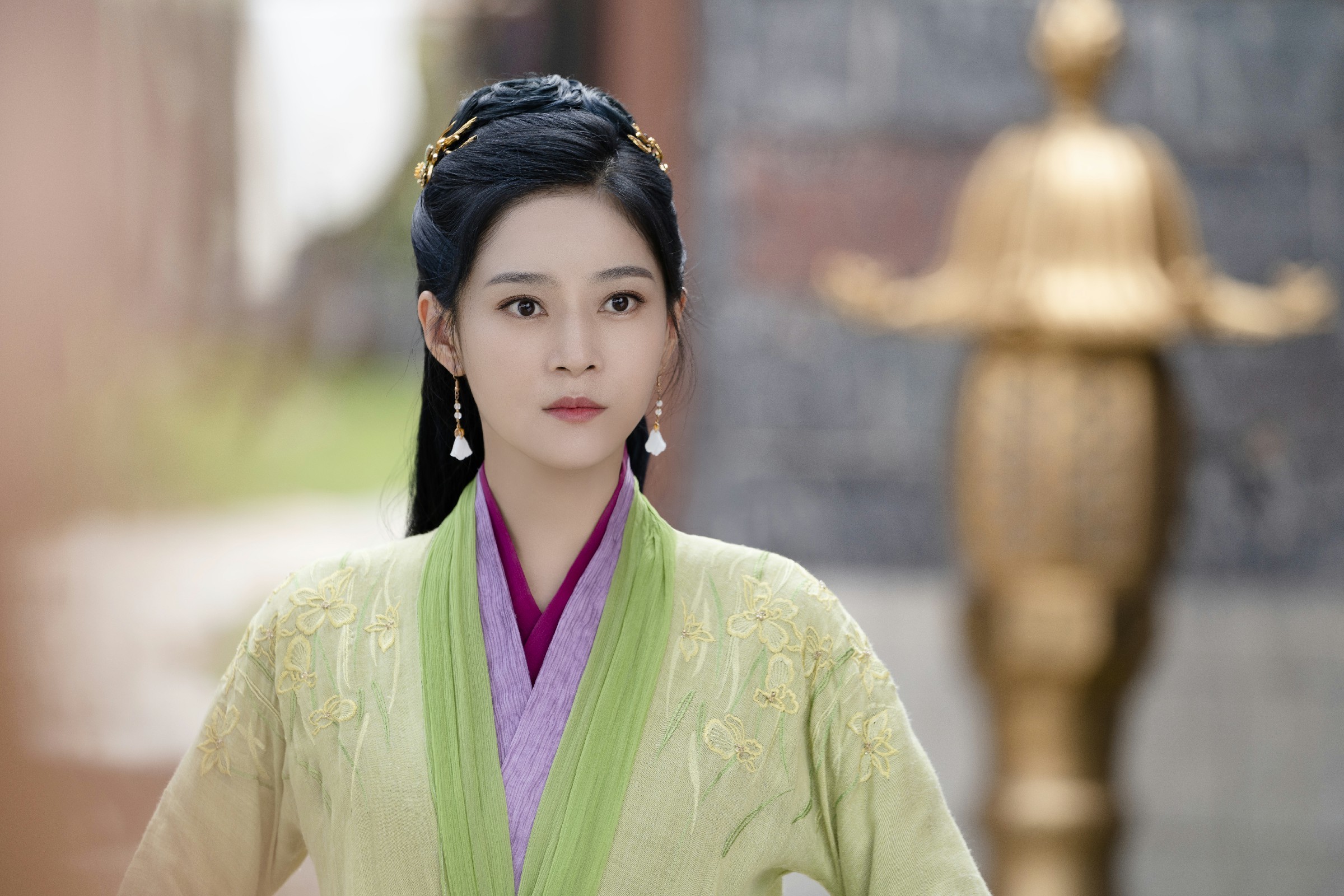 王媛可《镜双城》首播 与李易峰对手戏看点十足 遭调侃"亲妈粉"__凤凰