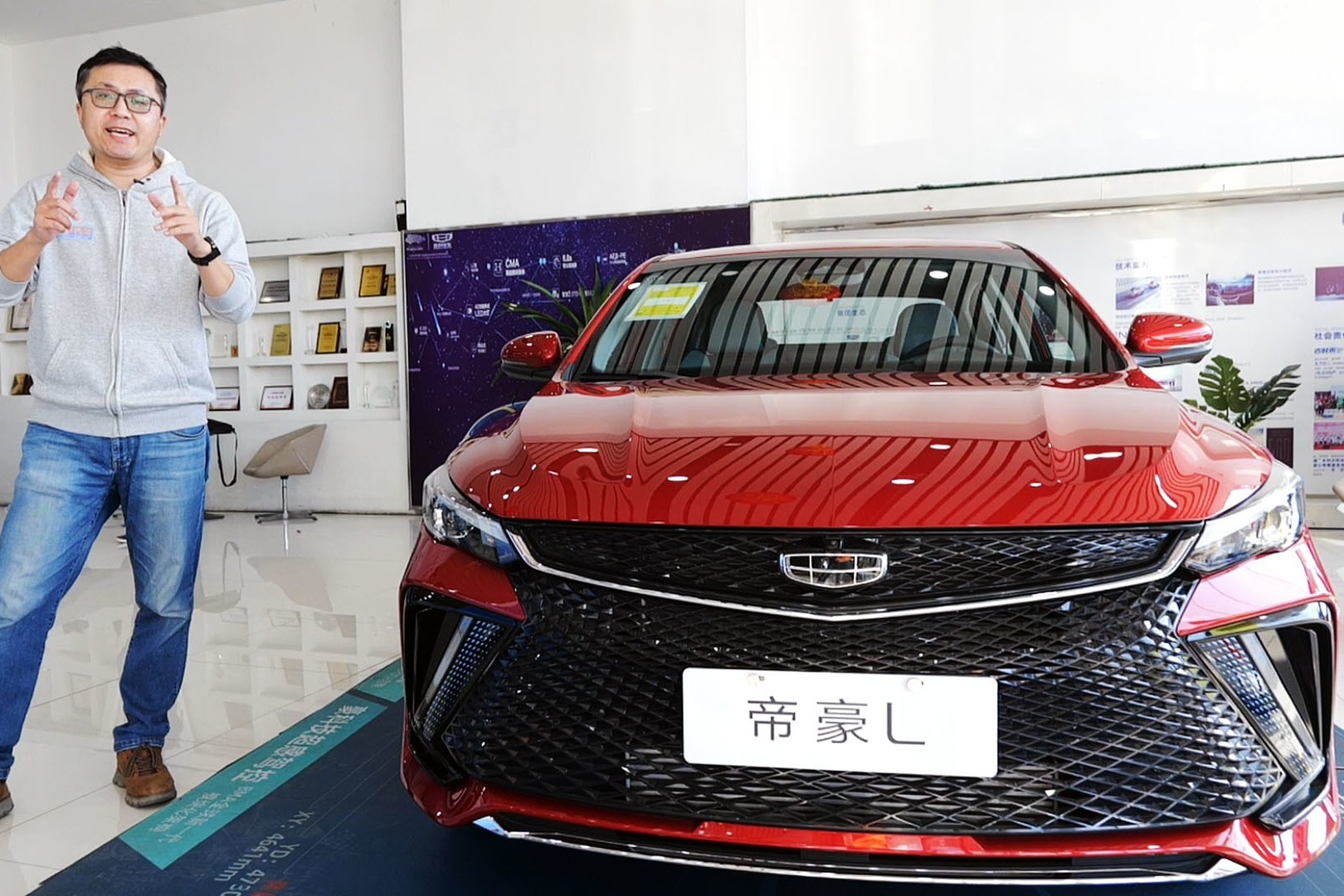 到店体验吉利帝豪L，颜值够帅，空间够用，配置够全的亲民家轿