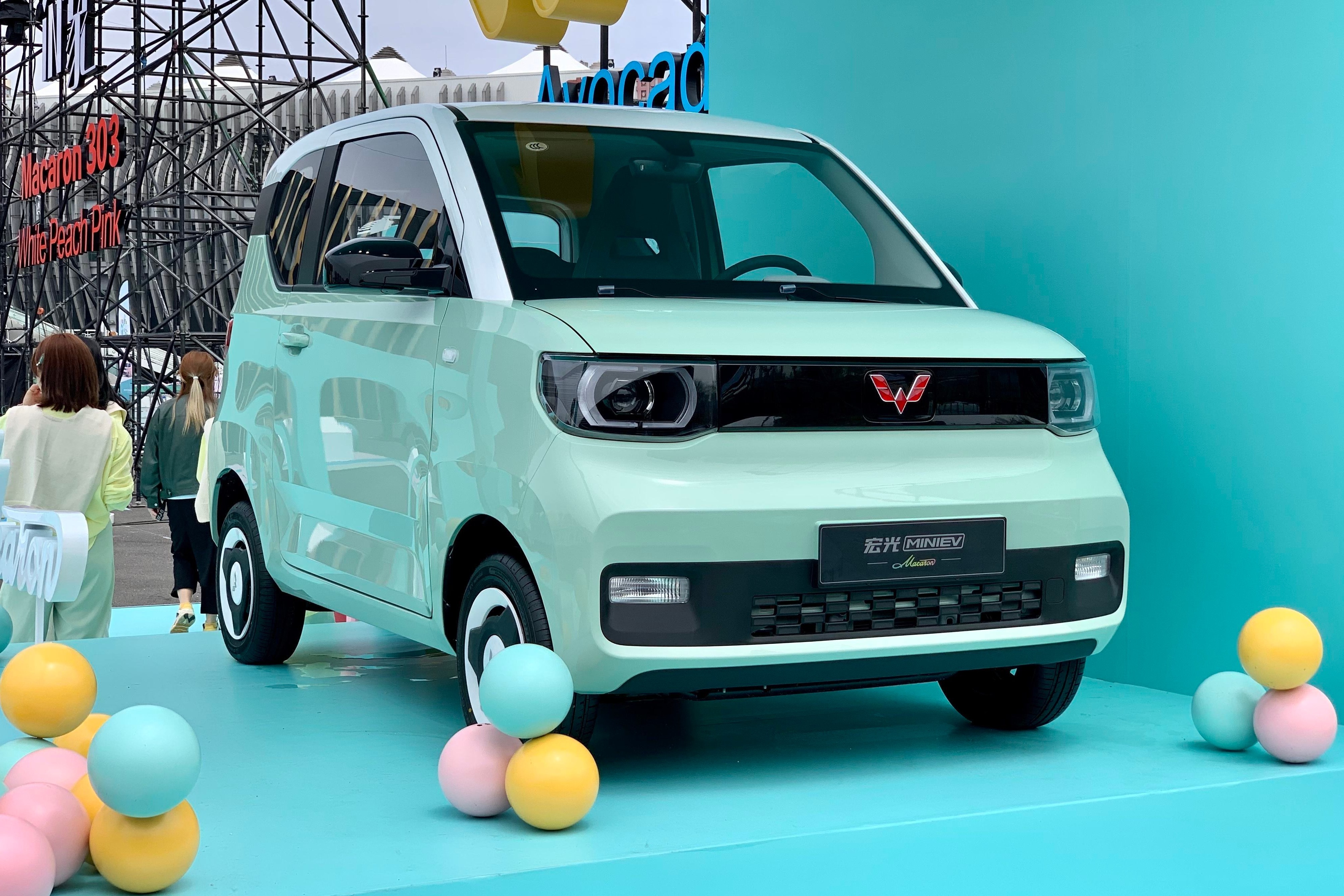 五菱宏光MINI EV勇夺年度亚军，2021汽车销量盘点之轿车篇