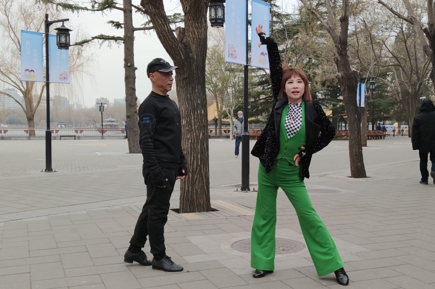 休闲伦巴《情丝绕指柔》歌醉舞美,梅子老师跳得太棒了_凤凰网视频_凤凰网