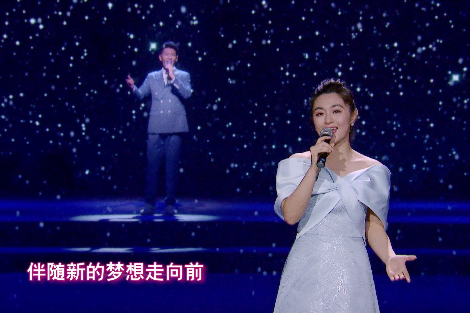 于海洋,袁东方演唱《筑梦新时代》 | 2022华侨华人春晚