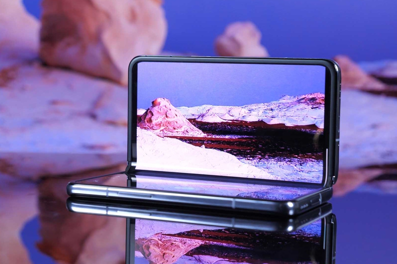 三星Galaxy Z Fold2 5G测评：折叠屏手机再向“实用”迈出一步 | 钛极客__财经头条