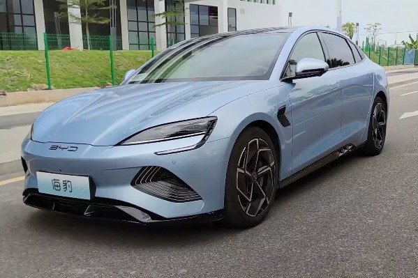 海豹：不能说全面碾压特斯拉Model 3，但显然更加全能！