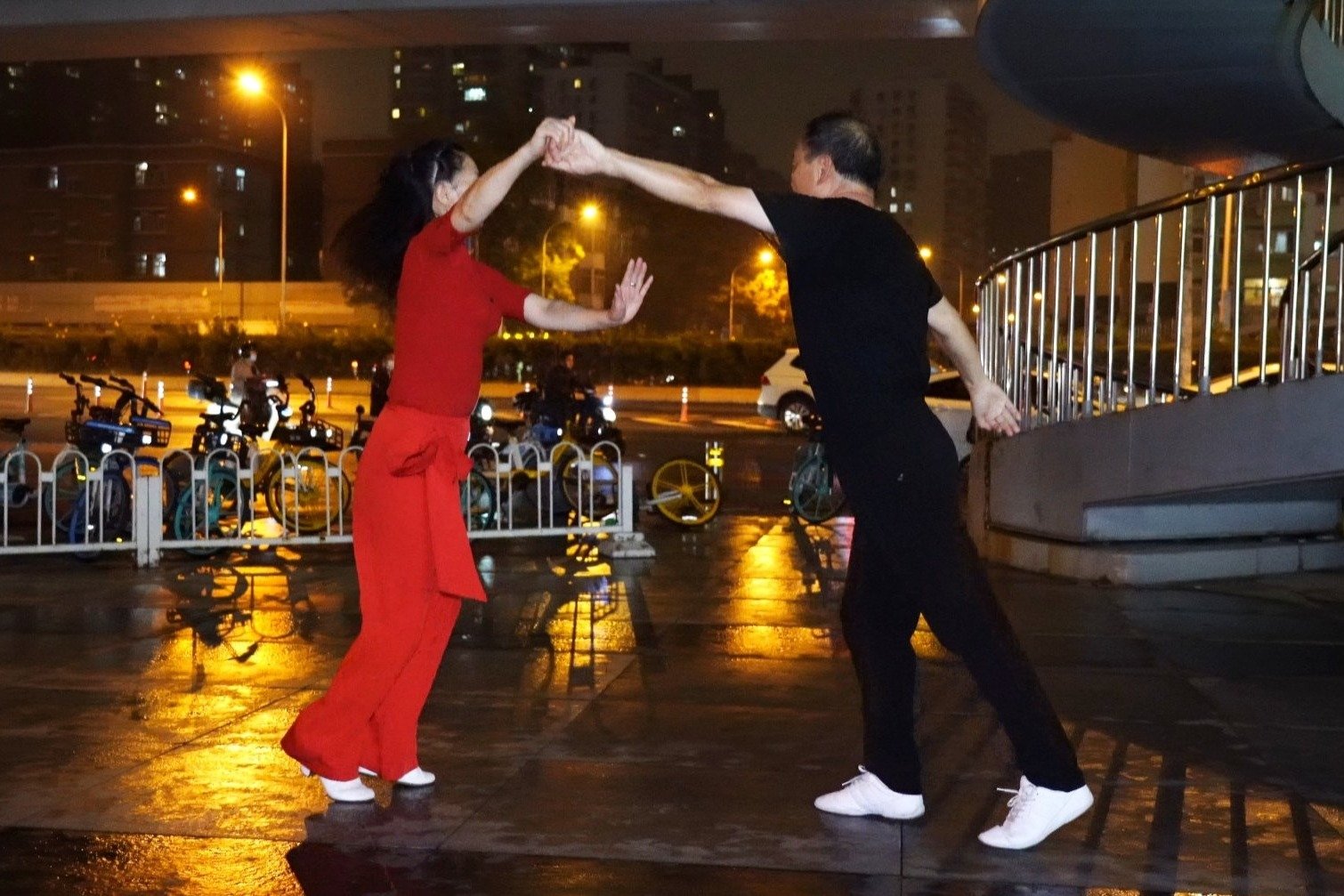 吉特巴《洗衣歌》旋律动感，舞步简单优美，好听好看