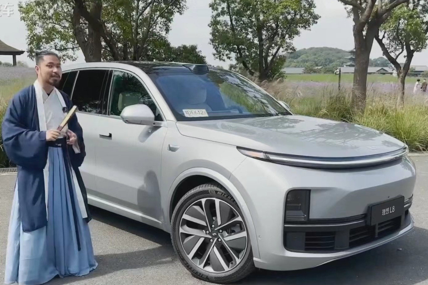 试驾理想L8，全车照搬L9，短14厘米但便宜10万！究竟有多香？