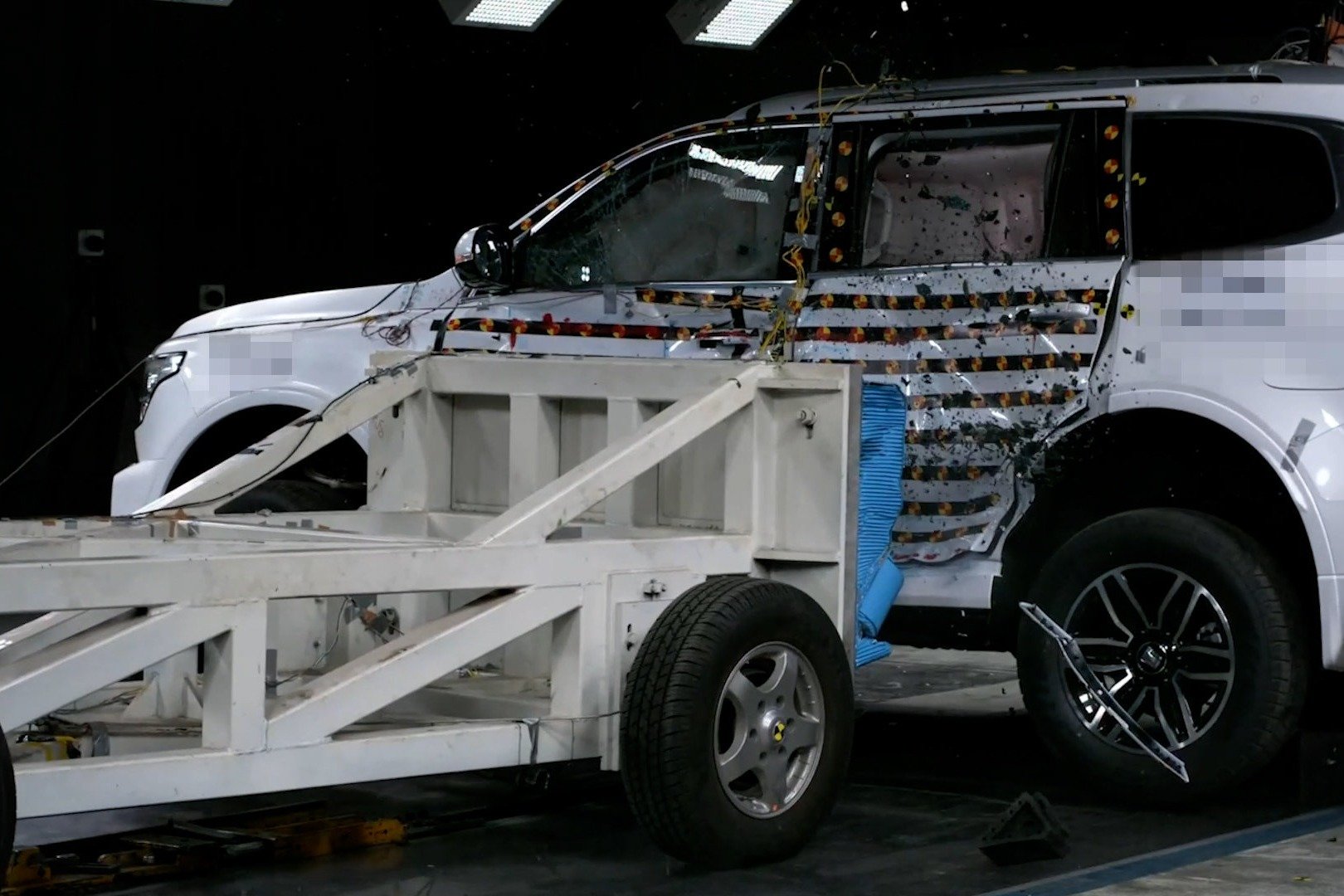 1500MPa的超高强度钢材加持，坦克500在碰撞测试中表现极为优异