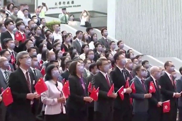 香港多所大学举行升旗仪式庆祝中华人民共和国成立73周年