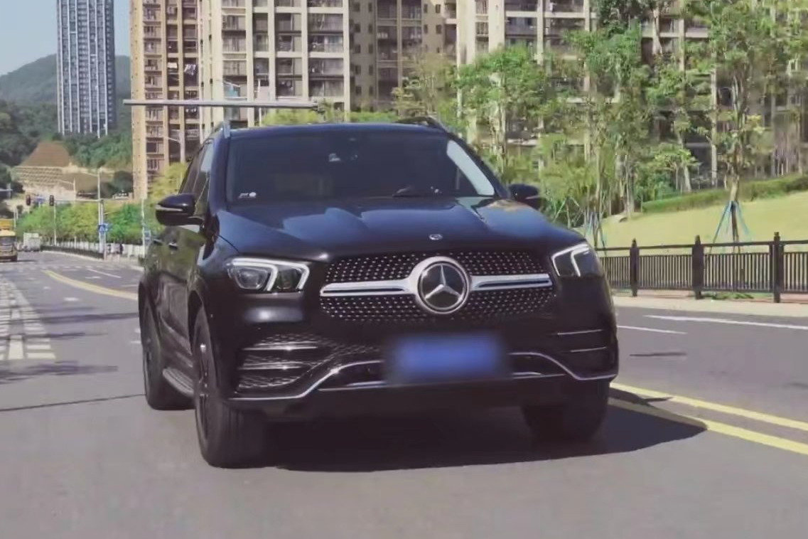 都是70万元级中大型豪华SUV，林肯飞行家真能干过奔驰GLE？