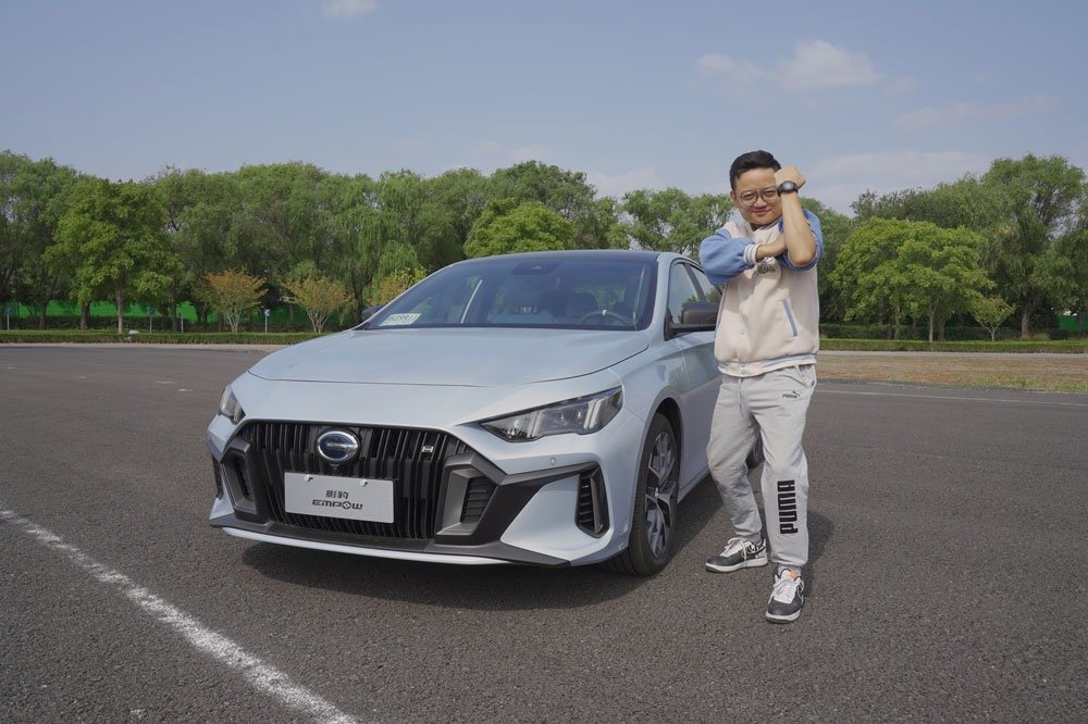 试驾混动版影豹：别叫“假AMG”，喊它“省油小能手”！