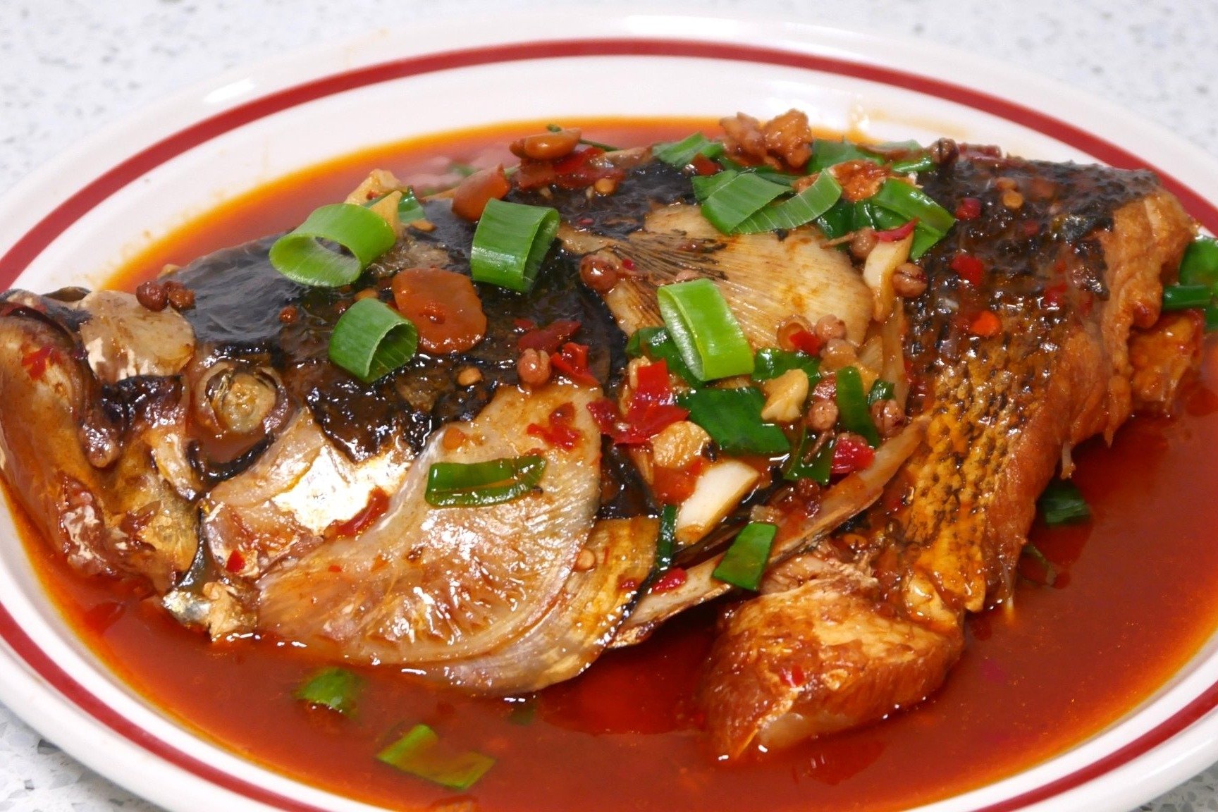 红烧鱼头的正确做法，做出来鱼肉鲜嫩，营养开胃又下饭，太香了