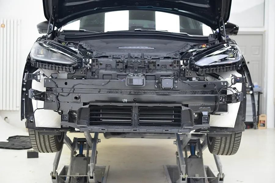 极狐阿尔法S：雷达真不少，前后都是宝；修车成本高，自动躲着跑