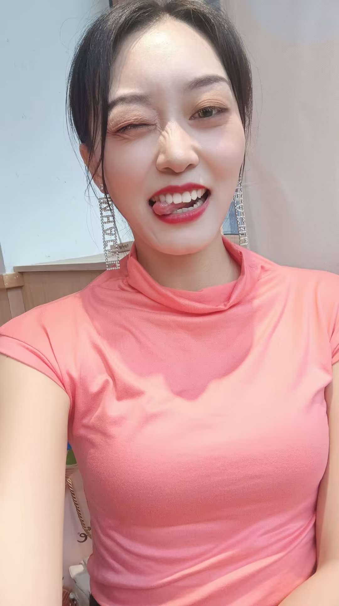 杨芳芳摘皇冠头上戴树立中国选美正面榜样__凤凰网