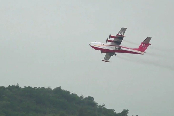 太酷了！“鲲龙”AG600低空投水