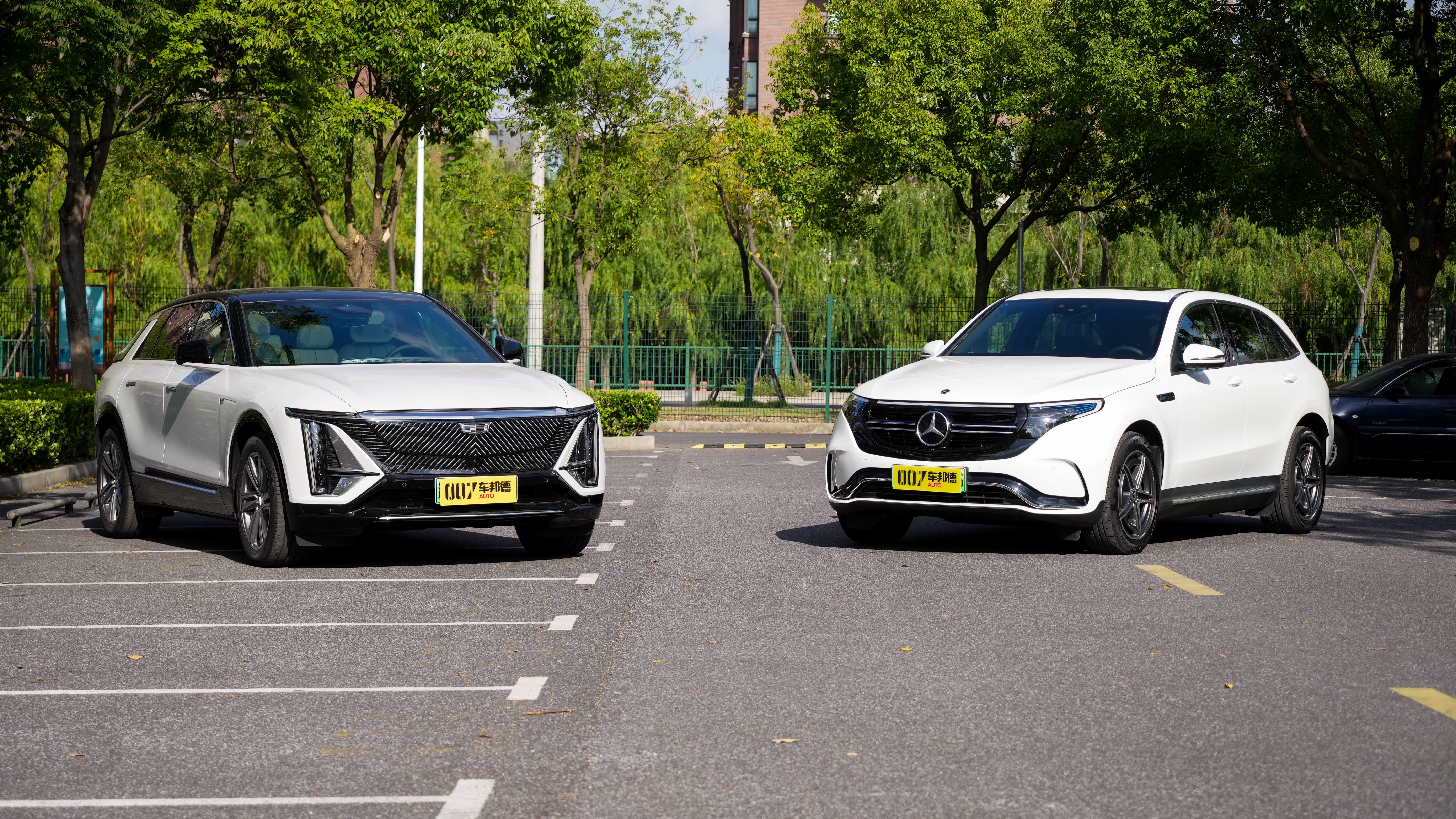 凯迪拉克lyriq锐歌对比奔驰eqc 谁才是50万最强豪华纯电suv?__凤凰网
